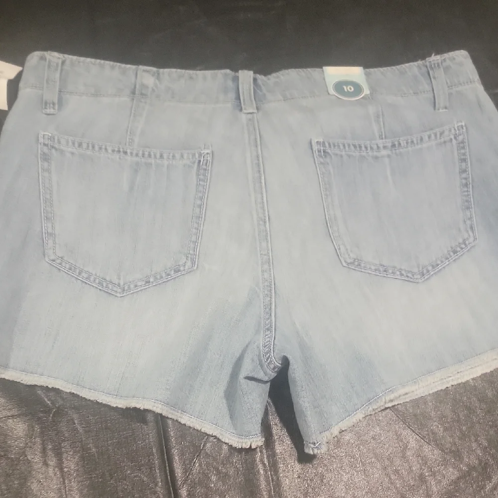 Diva Faded Light Blue Denim Patch-Pocket Shorts - Picture 3 of 4
